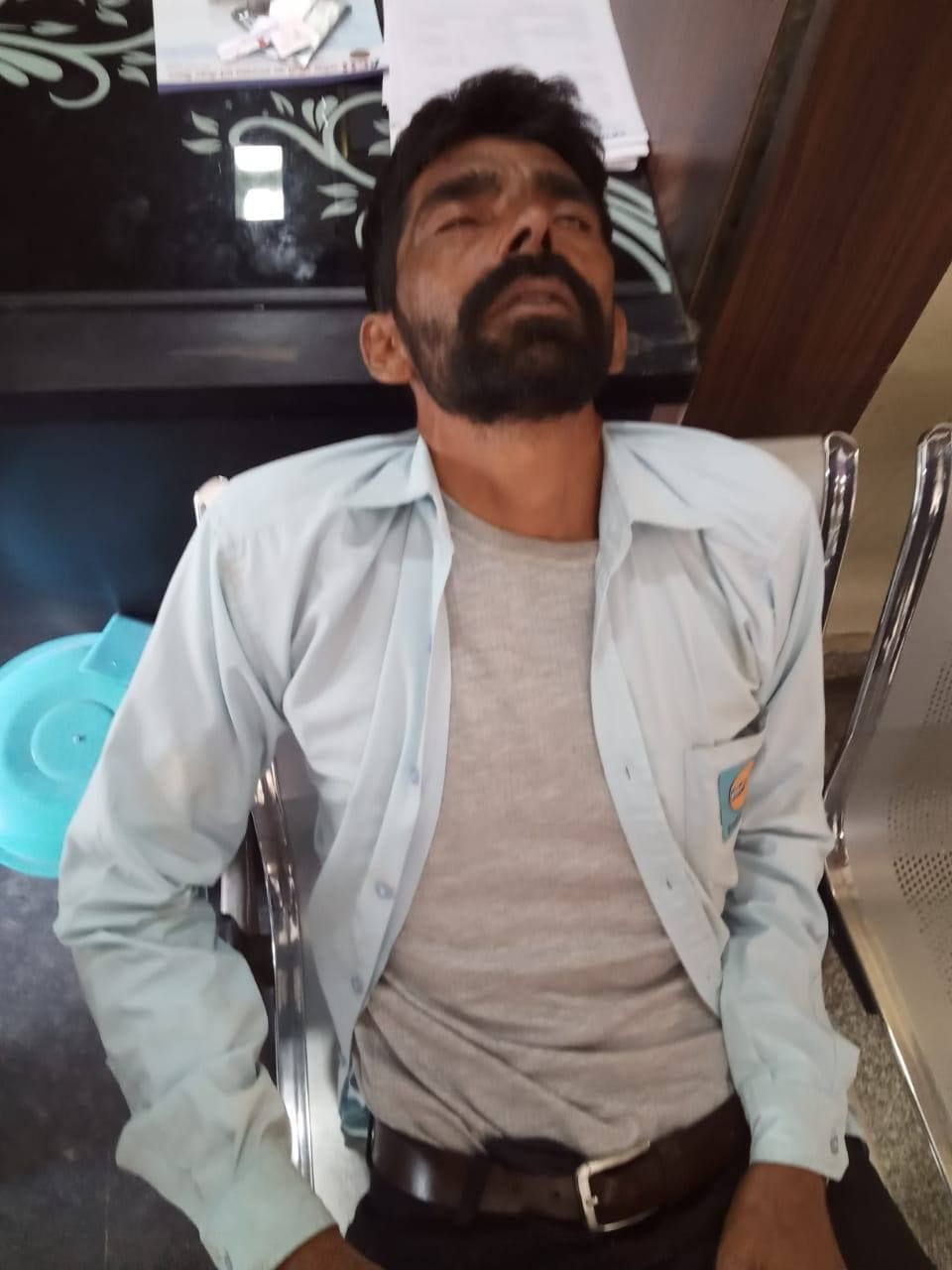 Loot of 6 lakhs from salesmen