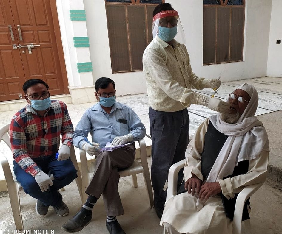nagar mein do byootee paarlar va sailoon karmee nikale sankramit