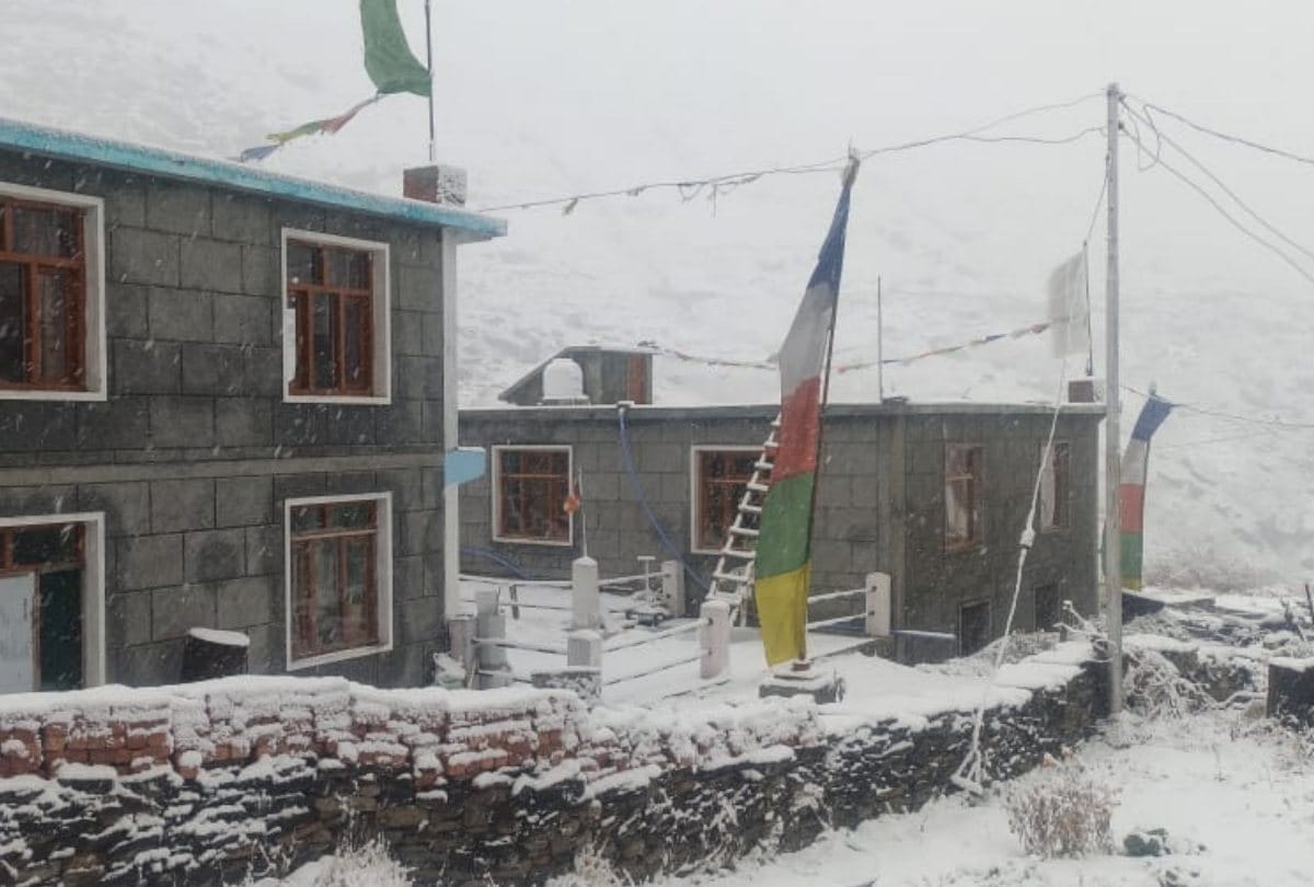 fresh snowfall in lahaul spiti baralacha pass keylong