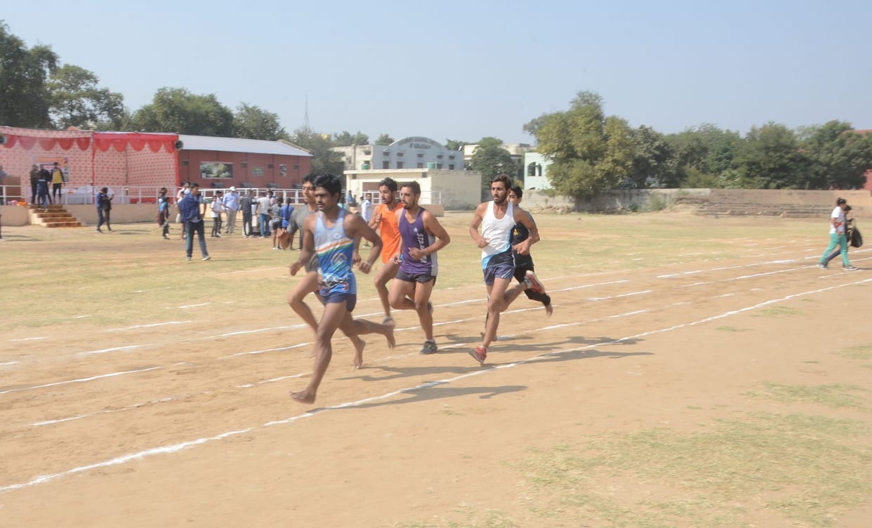 Race: Kriti and Vineet won the first prize