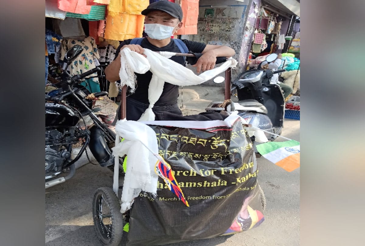 Tibet young boy started 1400 km padyatra against China in kangra himachal