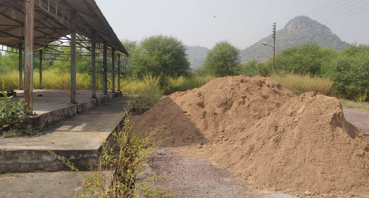 Trouble caused by truck and sand in Mandi campus
