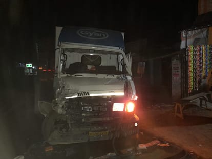 Truck and mini truck collided driver injured in jaunpur up