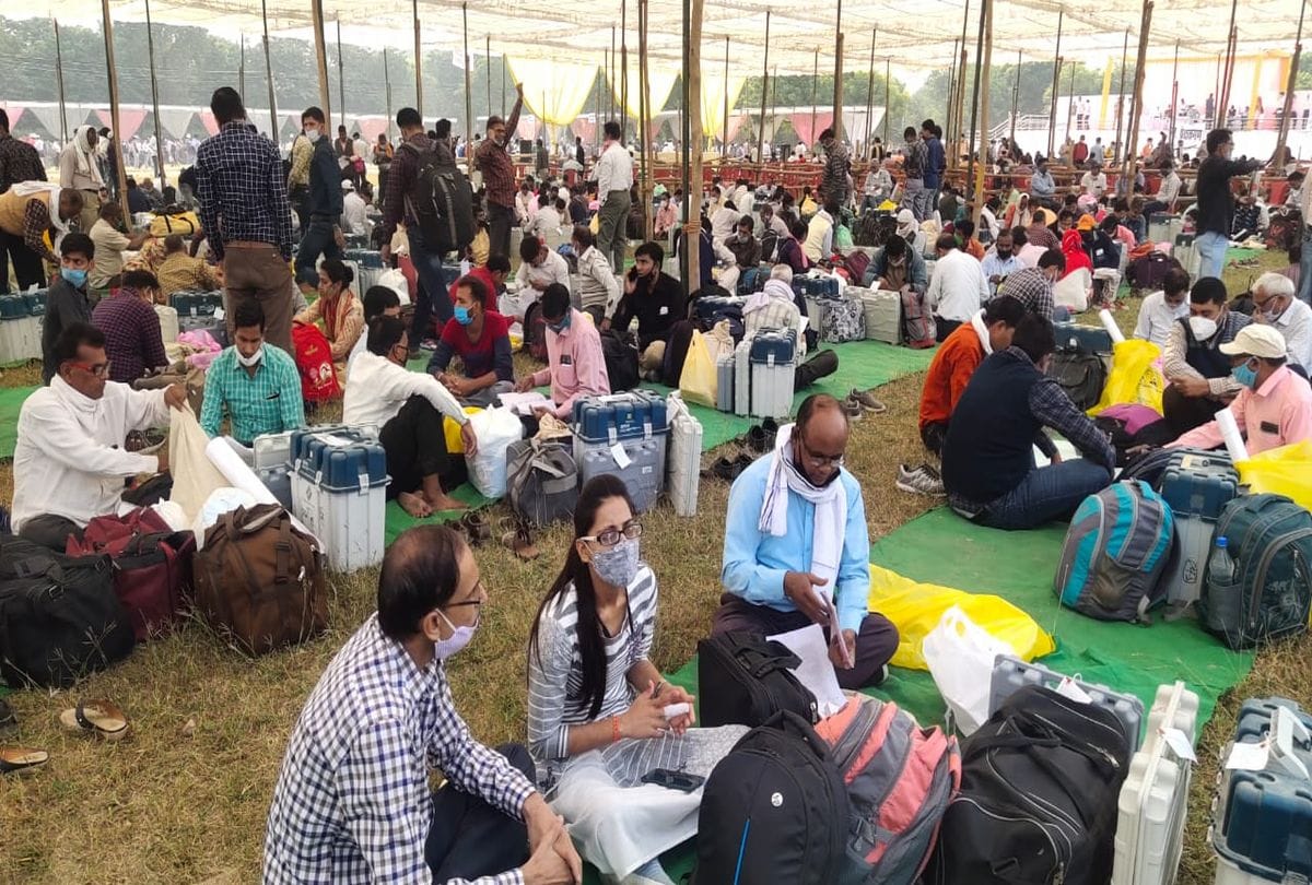UP Assembly By-Election: Polling parties leave for polling stations in tundla