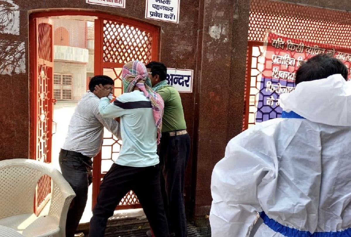 Corona Virus Sample Camp Attack On Team In Firozabad