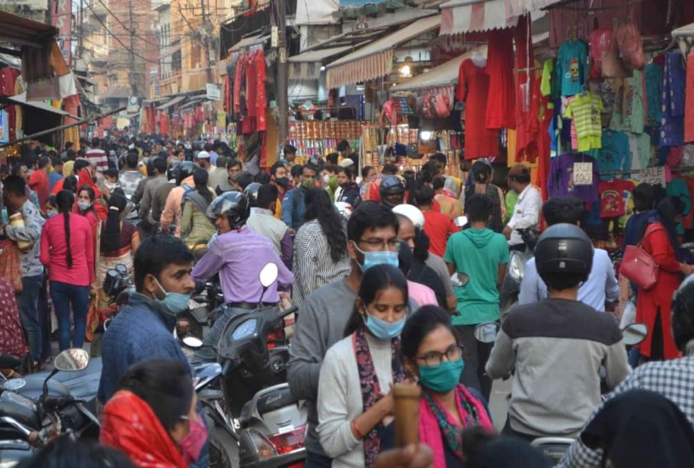 Karwa Chauth 2020 Latest News: Heavy Rush in Uttarakhand Market for shopping during coronavirus