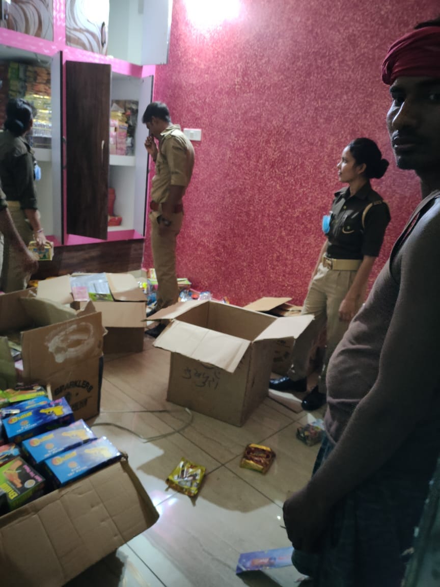 Five lakh illegal firecrackers recovered in Ballia