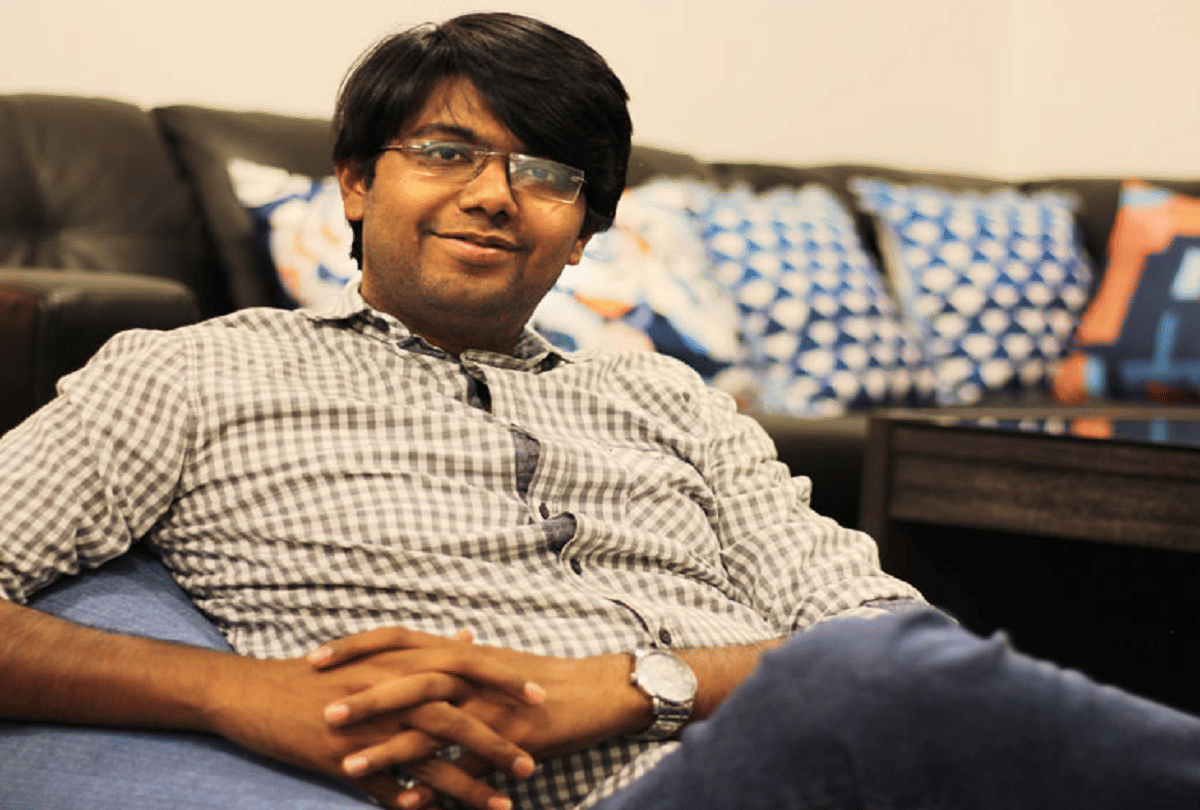 aamir qutub inspiring story airport cleaning boy formed company with turnover of 10 crore rupees