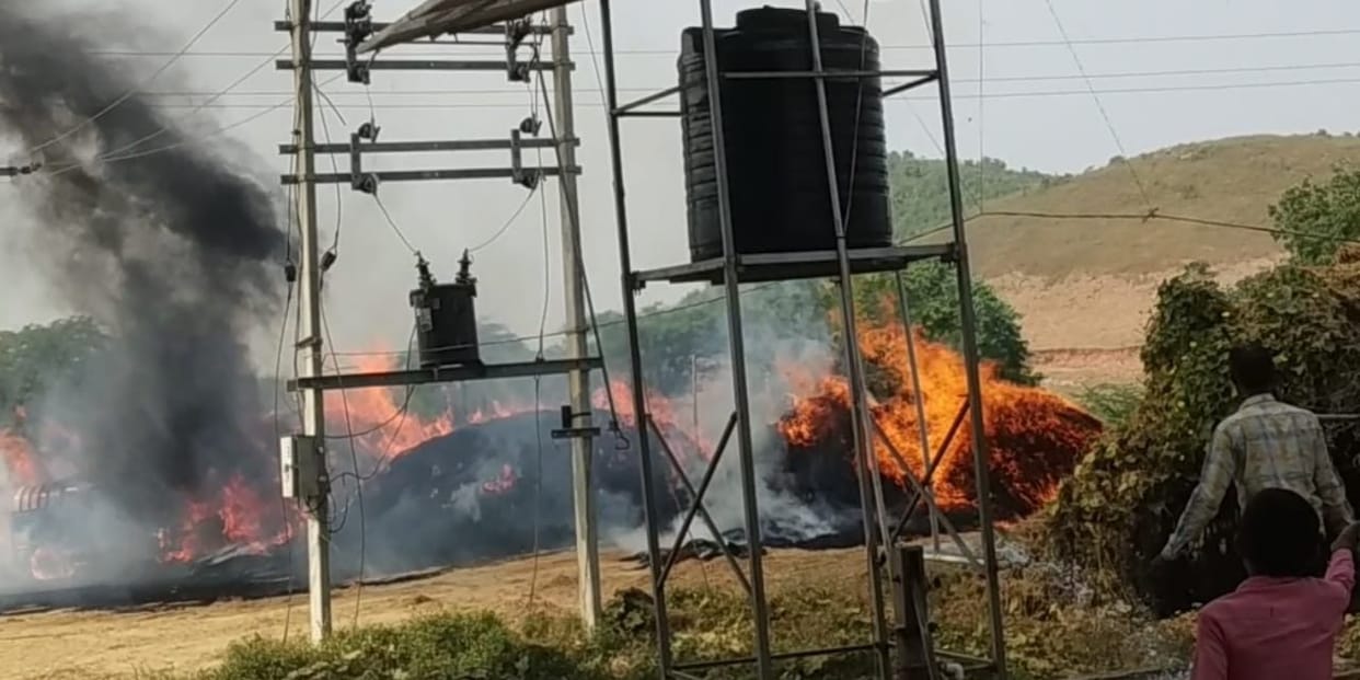 17 bigha crop burnt including tractor thresher