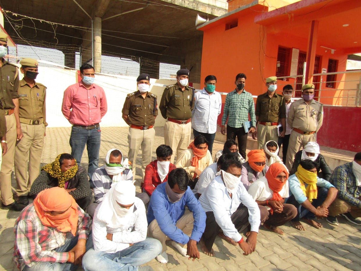 Sonbhadra Inter state gambling base busted 22 arrested