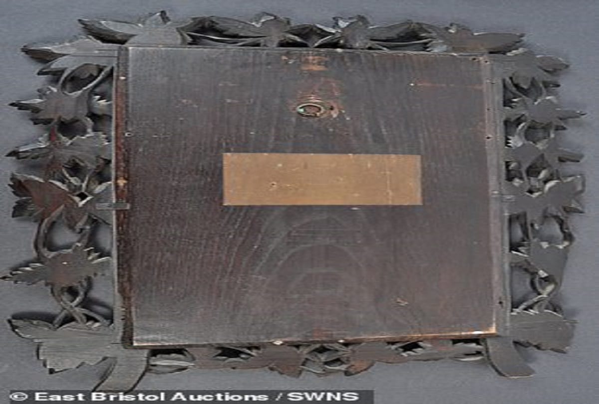 Family Stunned To Learn That Their Bathroom Mirror Once Belonged To France queen Marie Antoinette