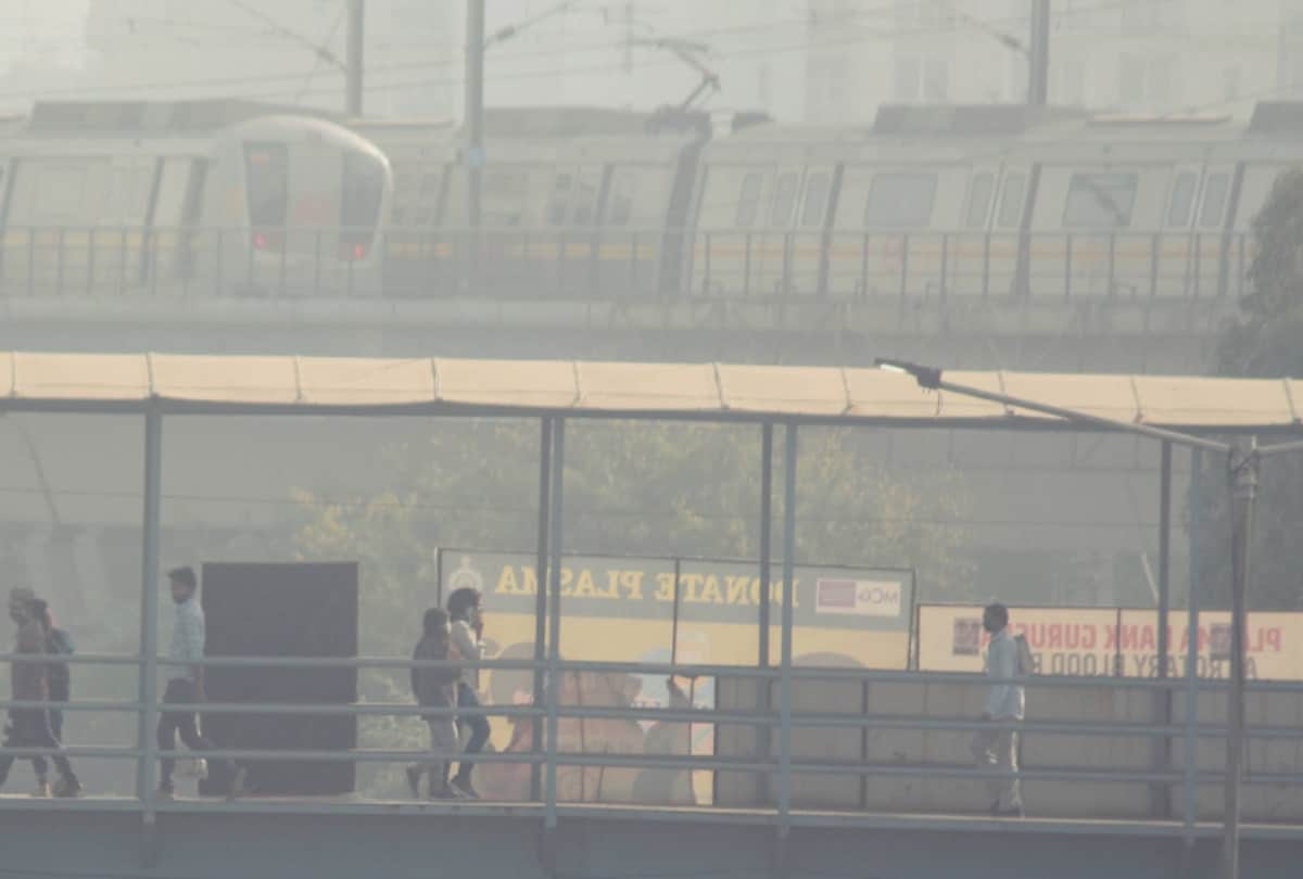 Feeling of cold in the morning and evening and heat in the day in Delhi