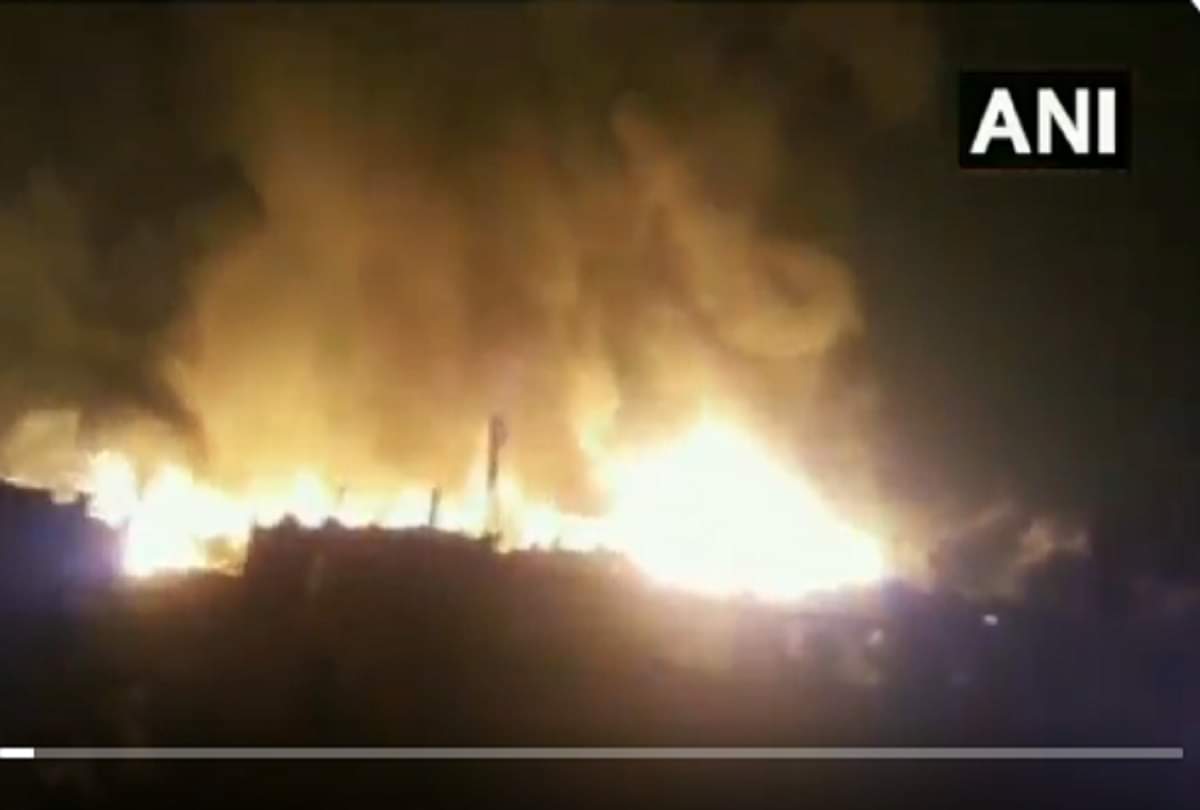 Ghaziabad fire News gas cylinder torn with explosion Women run away with children