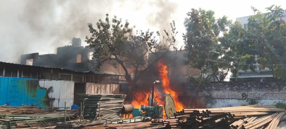 Fire in tent house in chandauli up