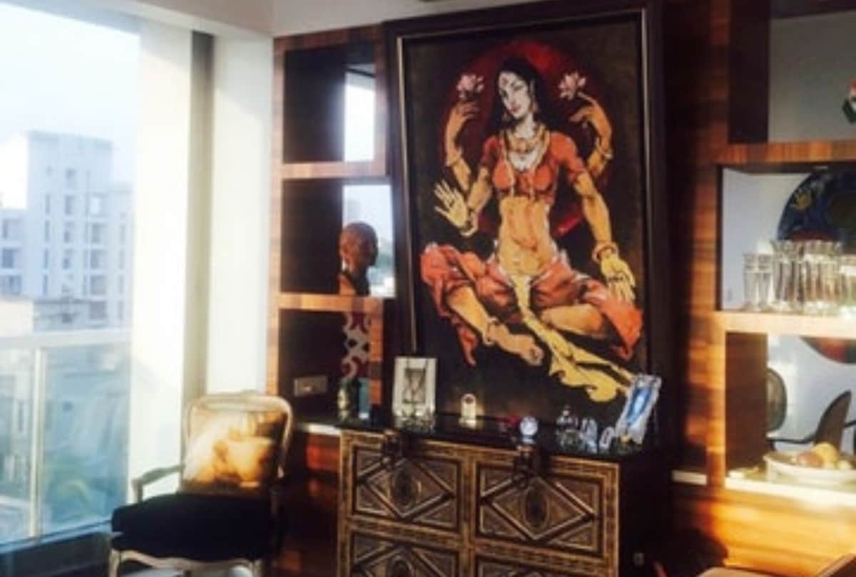 Tiger shroff sea facing apartment in Mumbai here inside photos