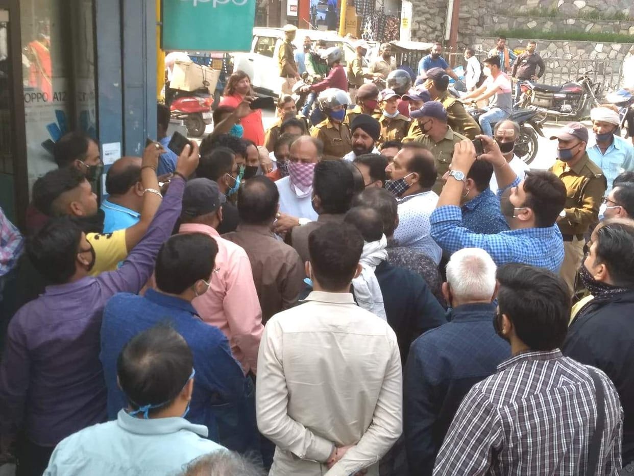 NH marks 22 shops amid opposition from traders