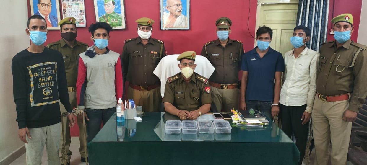 Four mobile thief arrest