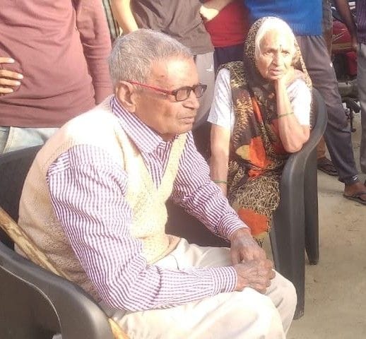 cheking karatee rahee pulis, phaujee ko lootakar bhaag gae badamaash