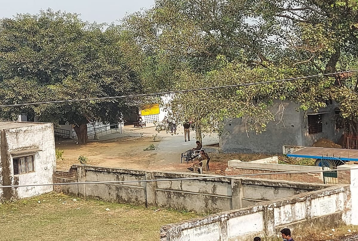 UP By elections 2020 Naugawan Sadat villagers boycott voting no vote casted