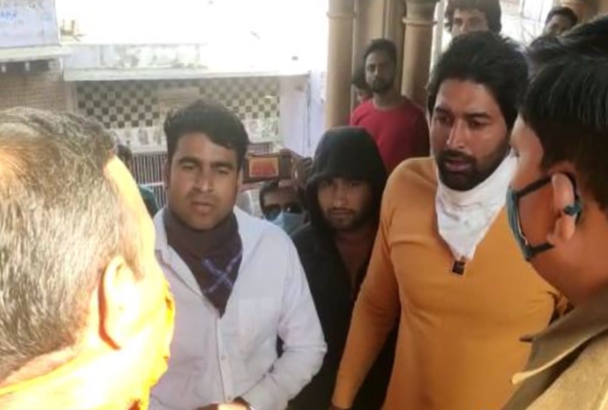 mathura news protest outside nandababa temple in nandgaon