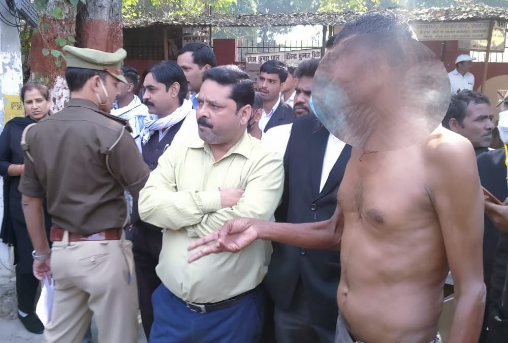 A farmer tried to self immolate in front of DM office in Barabanki.