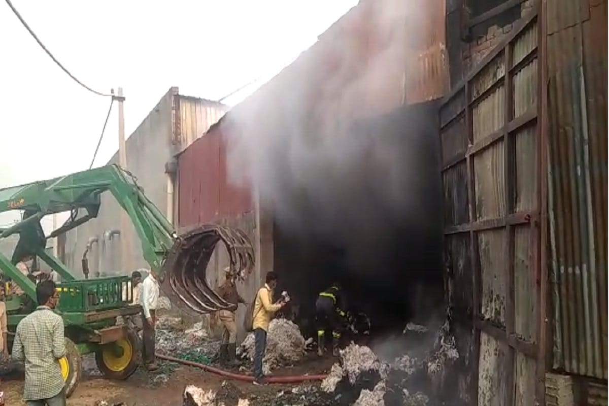 Fire has in a factory at Shmali of Uttra Pradesh