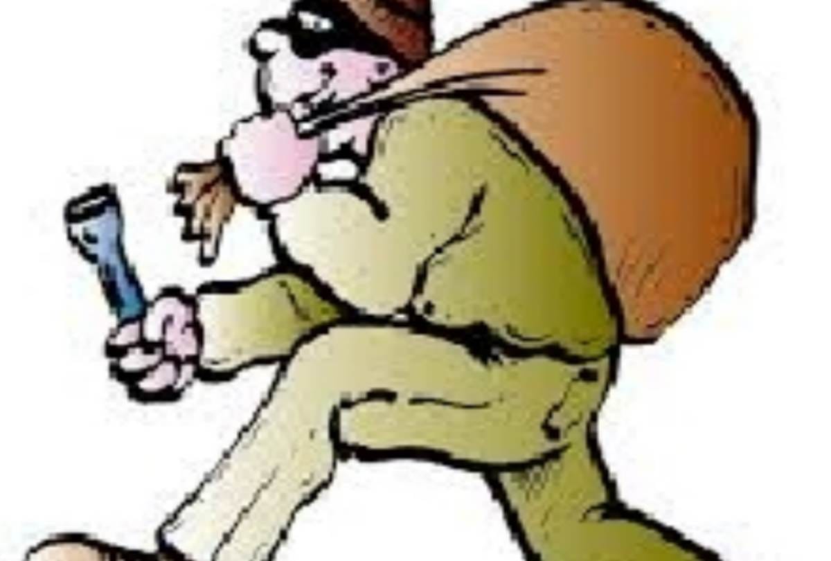 30 lakh rupees theft in PWD's JE home in Lucknow.