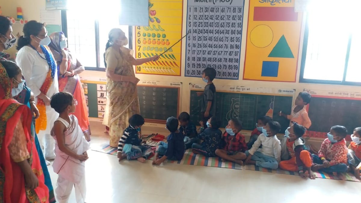 Governor Anandi Ben Patel becomes teacher students study mathematics inspects Anganwadi centers in varanasi
