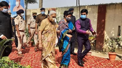 Governor Anandi Ben Patel becomes teacher students study mathematics inspects Anganwadi centers in varanasi