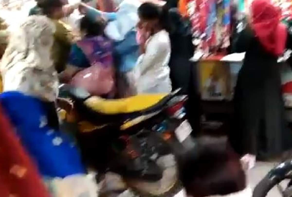 woman beaten to minor girl in etah