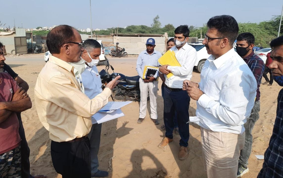 992 flats to be built on 12 and a half acres, housing board chairman visits selected place