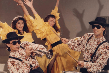 Andaz Apna Apna Completes 26 of release watch Transformation from Aamir Khan To Salman Khan