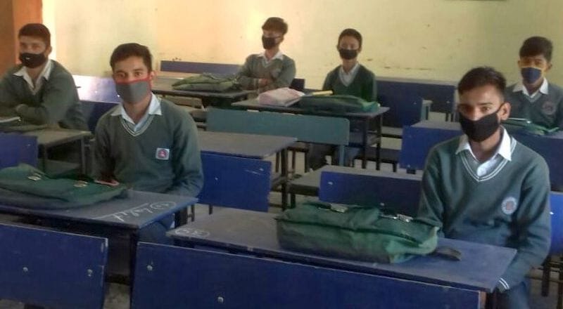 The number of students reaching school again decreased on Wednesday
