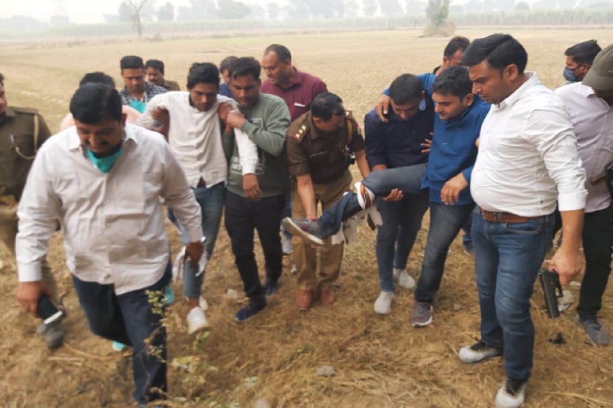 Two crooks of Delhi's Neeraj Bawana gang has arrested in police encounter at Baghpat