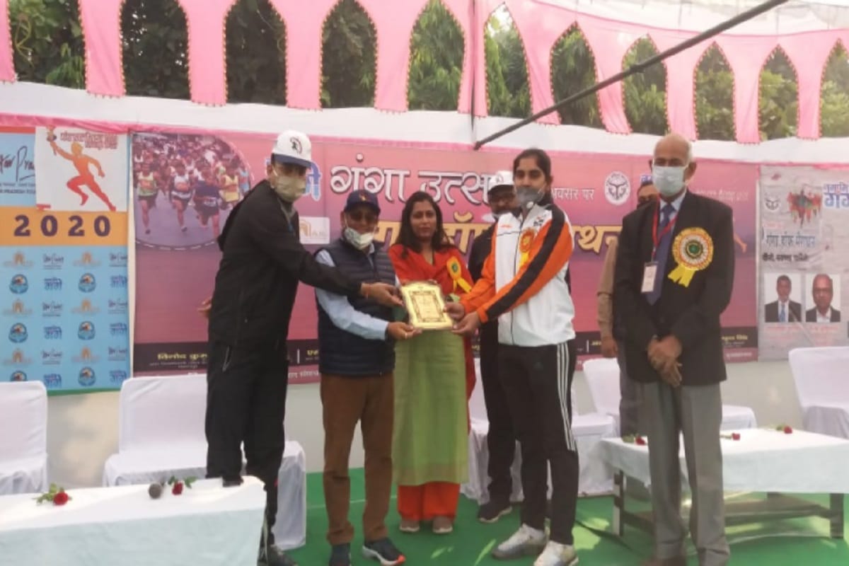 The marathon race concluded in Bijnor and winners of several were honored of many cities