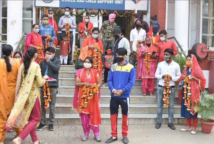 11 couples celebrated Karva Chauth at police station  in Chandigarh