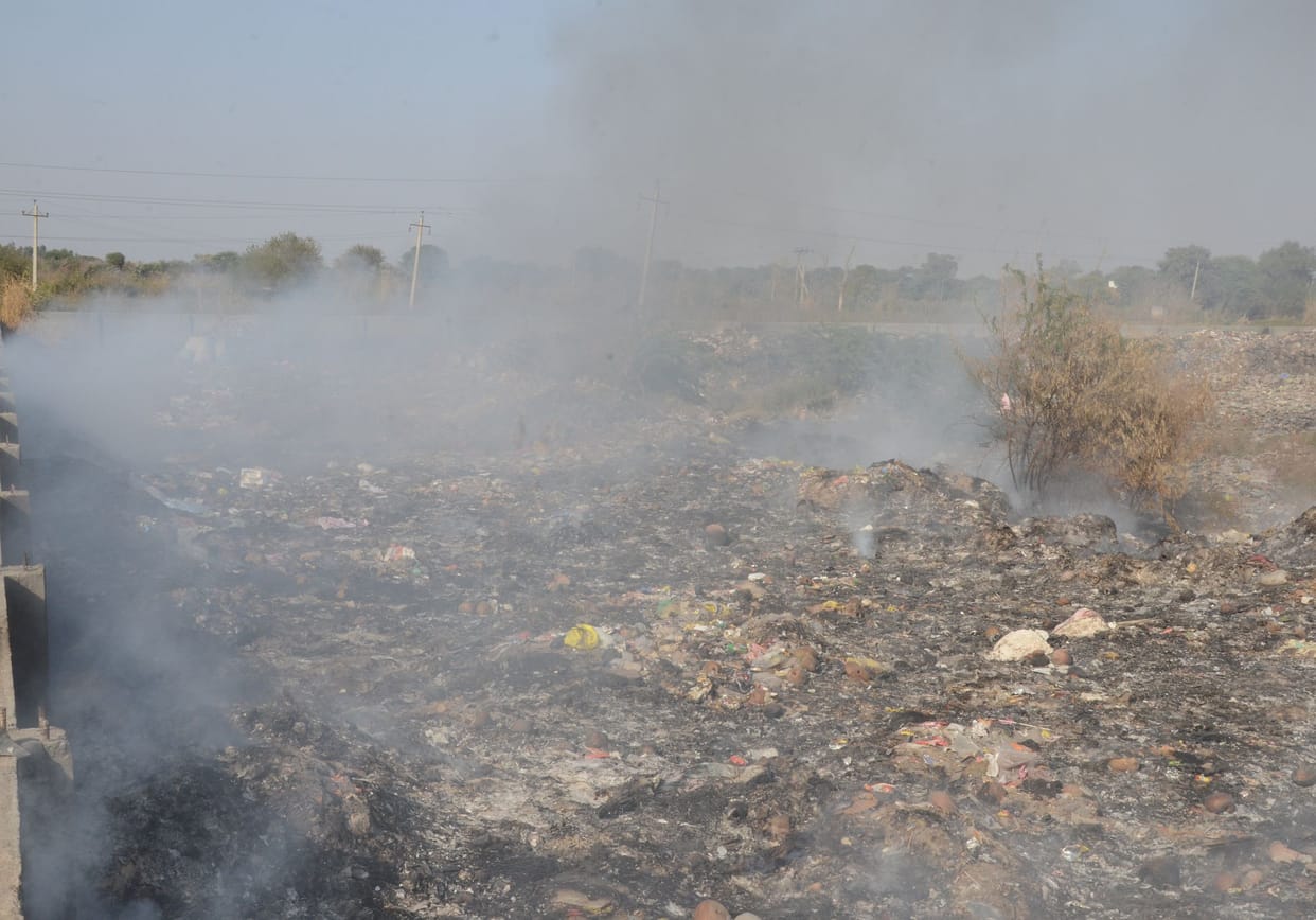 Fire at main dumping point, 15 thousand tons of garbage burnt in 125 meters