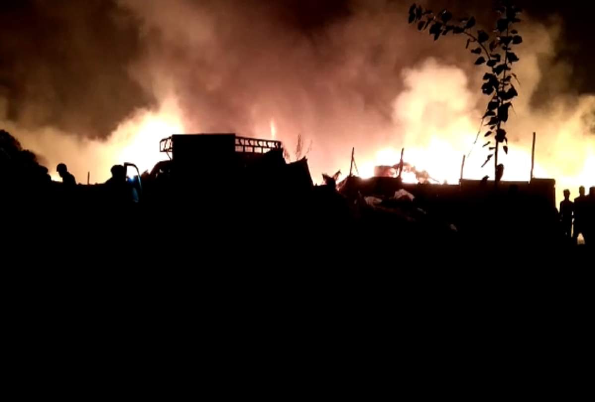 Ghaziabad fire News gas cylinder torn with explosion Women run away with children