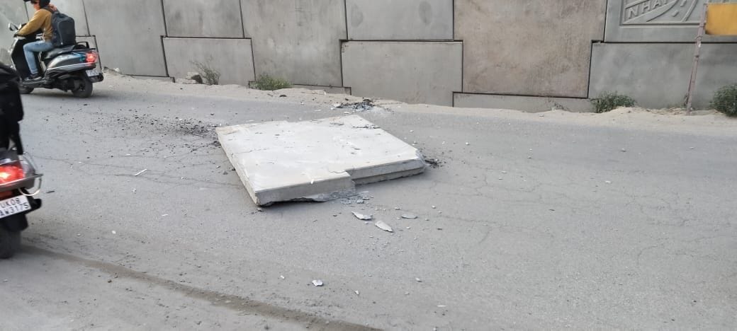 Delhi-Haridwar National Highway under construction flyover Panel fell on car, driver seriously injured