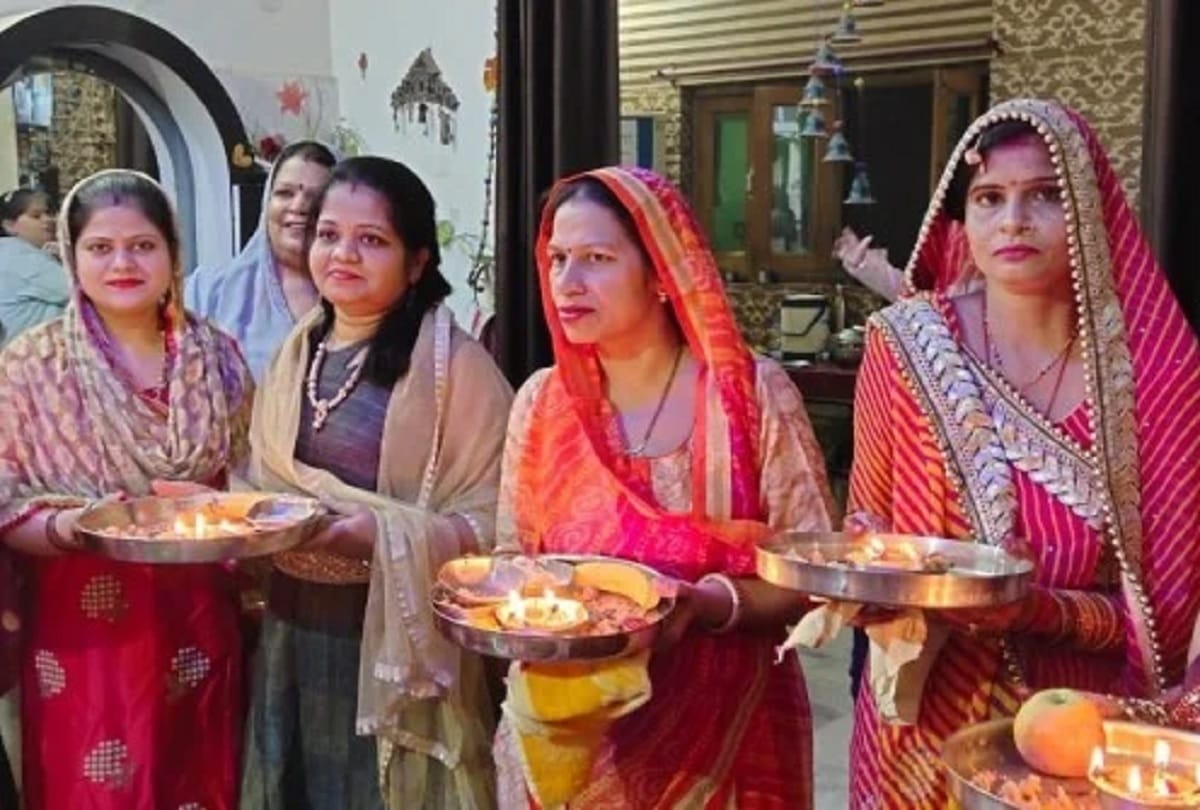Karwa Chauth 2020 see pictures of married women celebrating festival