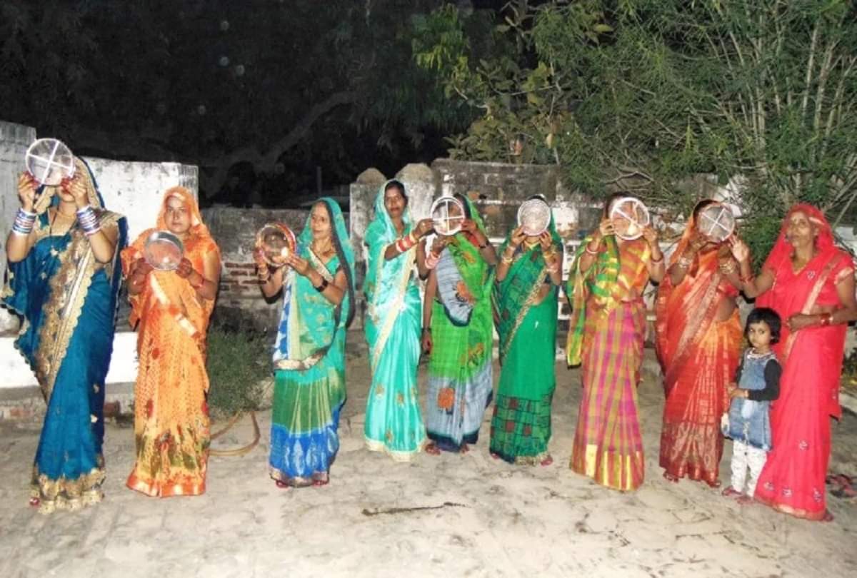 Karwa Chauth 2020 see pictures of married women celebrating festival