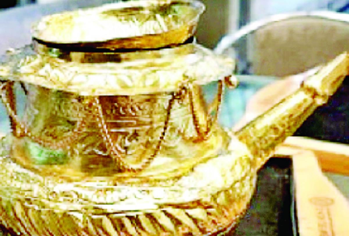 karwa chauth 2020 A couple bought gold karwa for 16 lakhs in lucknow