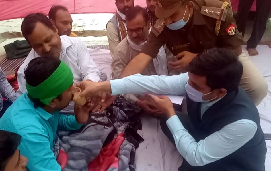 maaphee maang khatm karaaya kisaan neta ka aamaran anashan