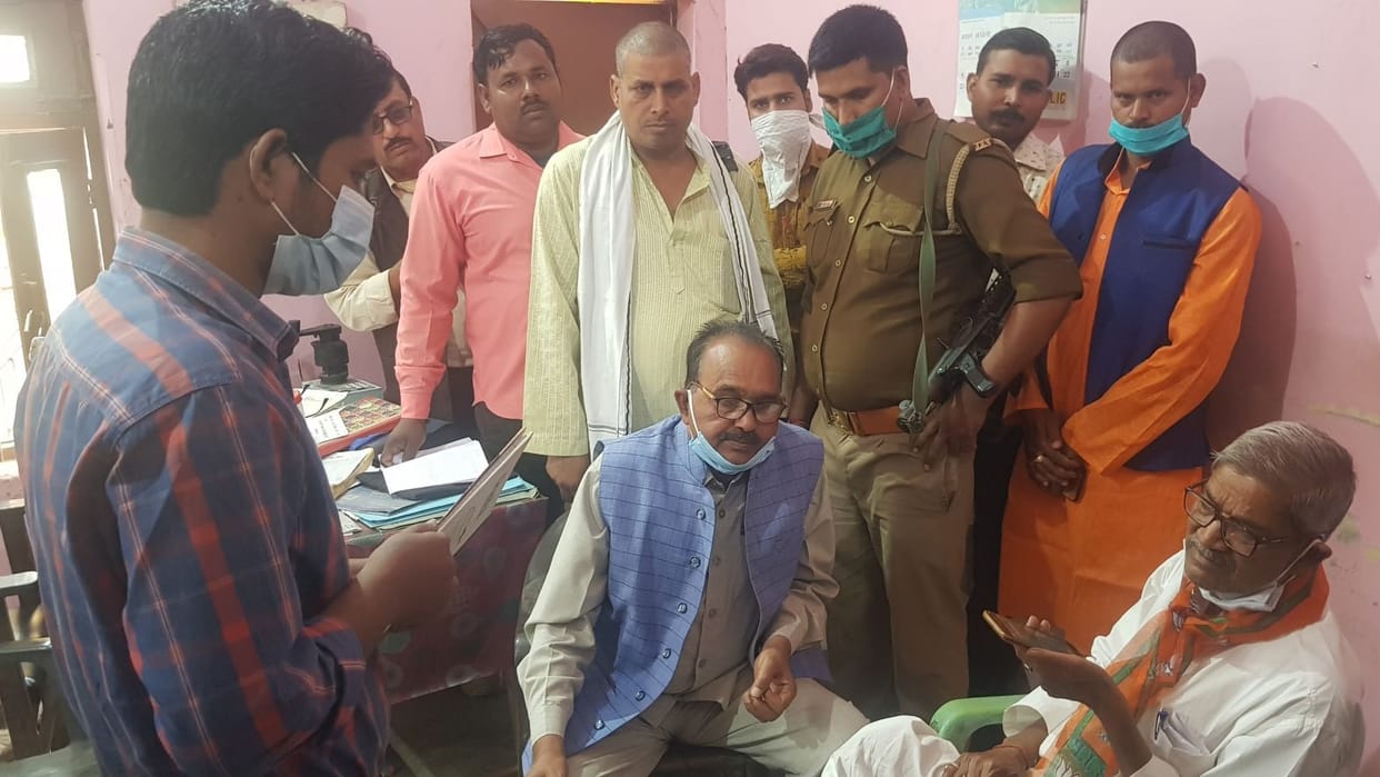 dhan kisano ko tarkanne par bhadke MLA