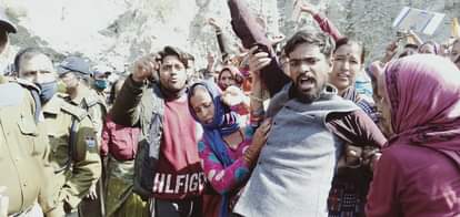 New Tehri: Dobra-Chanthi bridge, local villager protest against uttarakhand ex cm harish rawat