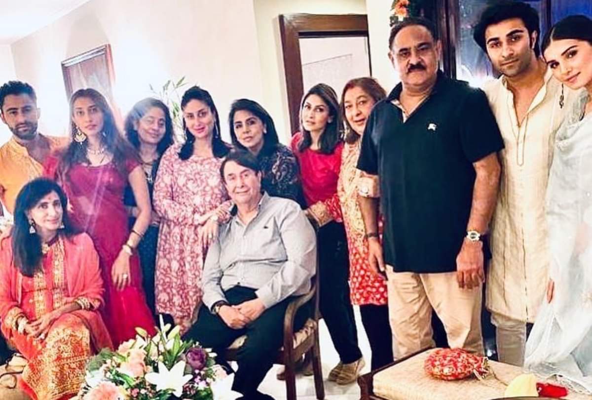 kareena kapoor shares pic of karwa chauth celebration in pink kurta pant set