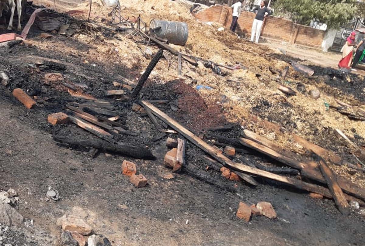 Fire from crackers, property worth 20 lakhs ashes