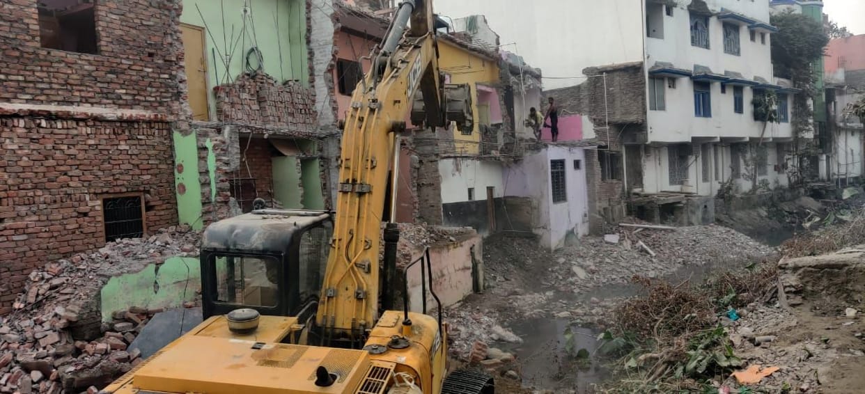 Encroachement Drive