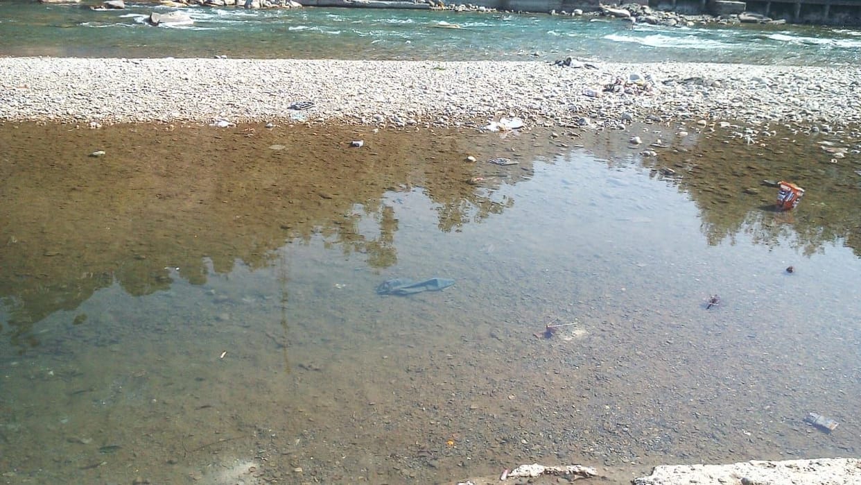 Due to reduced flow, water started accumulating on Saryu Bagh