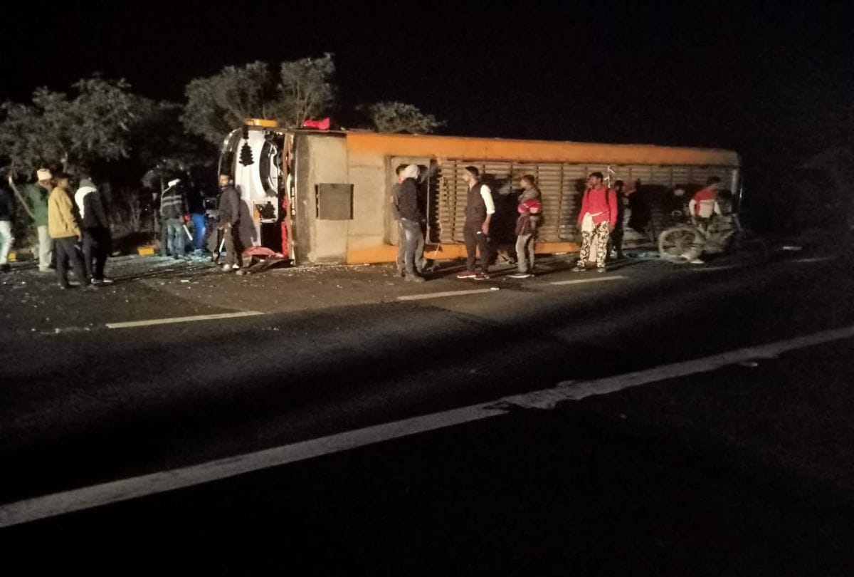 Volvo bus overturned on Yamuna Expressway in Mathura